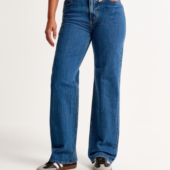 Abercrombie Curve Love High Rise 90s Relaxed Jean - Picture 4 of 4